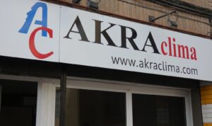 cartel-fachada-akraclima-instalaciones